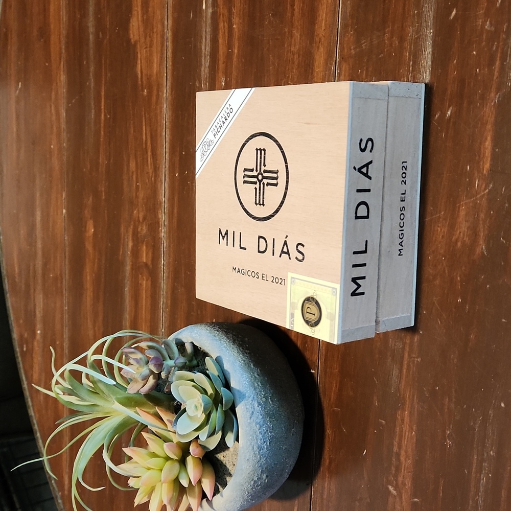 Mil Dias Magicos el 2021 Cigar Box